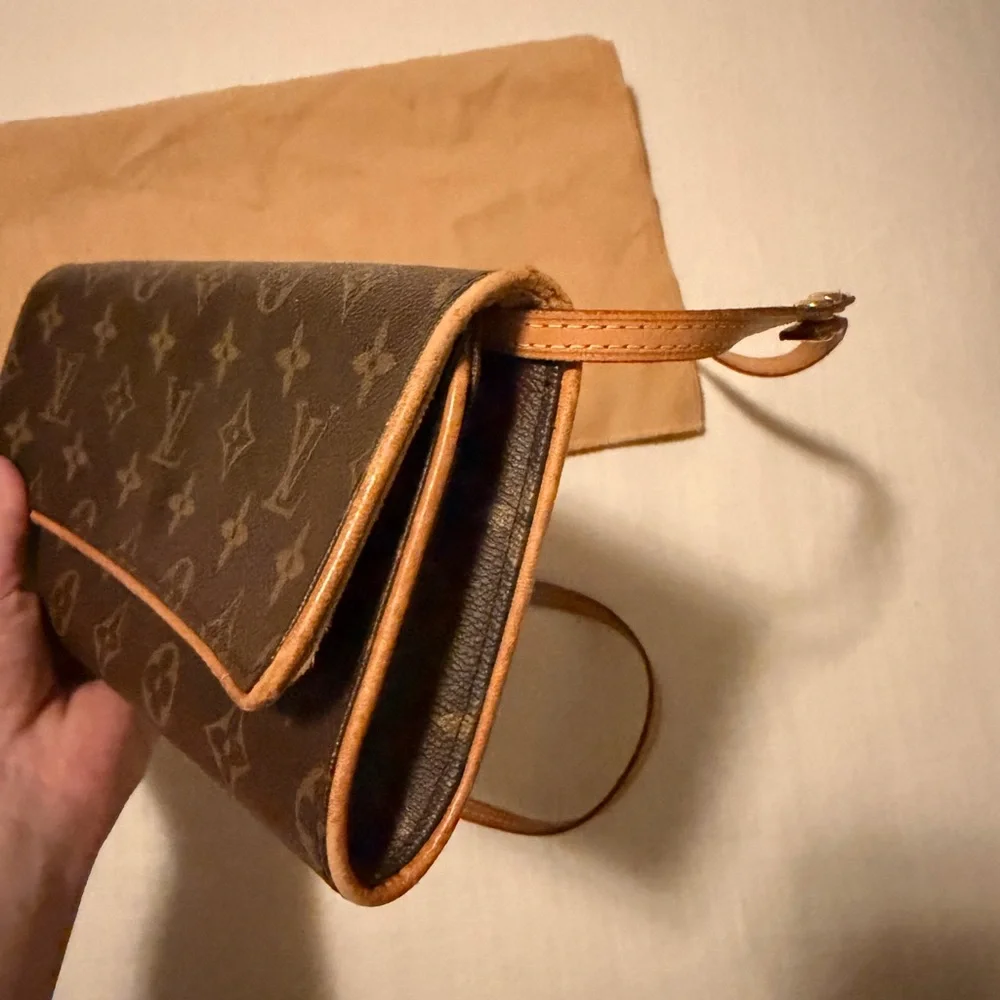 Louis Vuitton Brown Monogram Crossbody Wallet - Picture 6 of 16